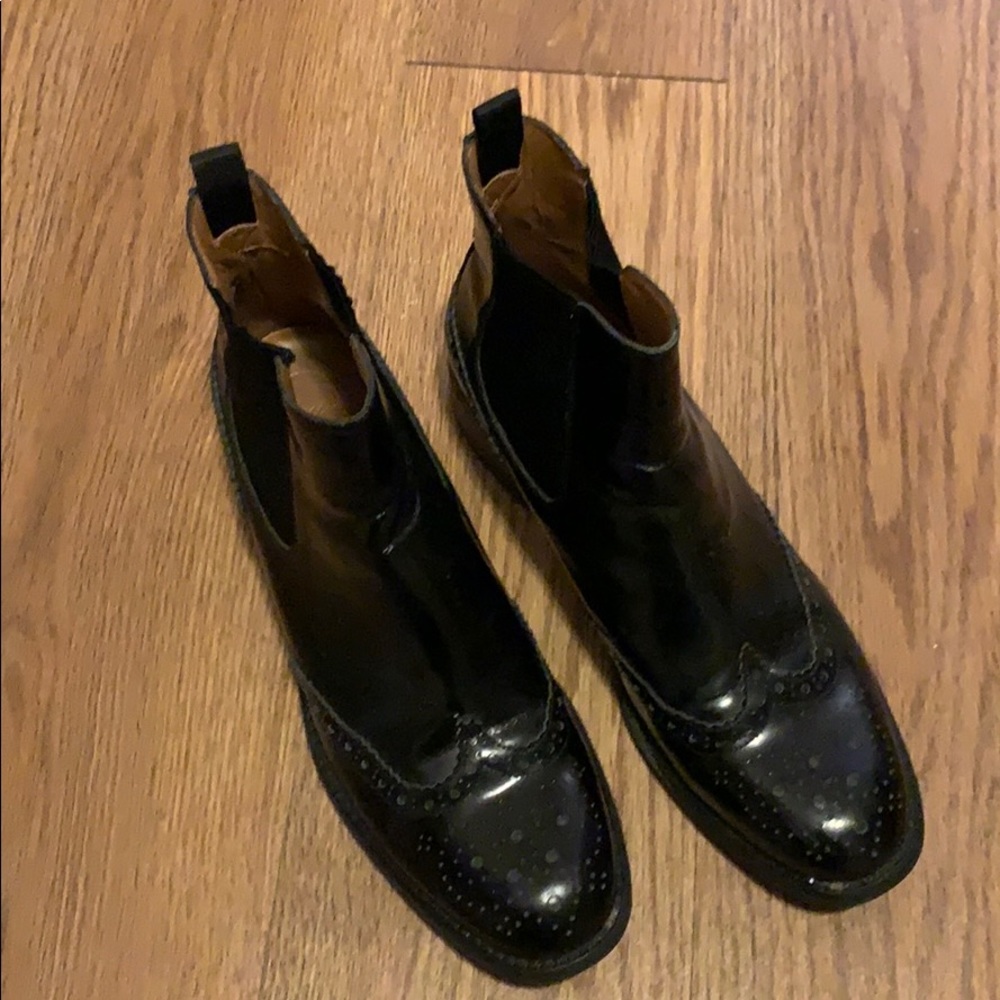 Black leather Chelsea boots